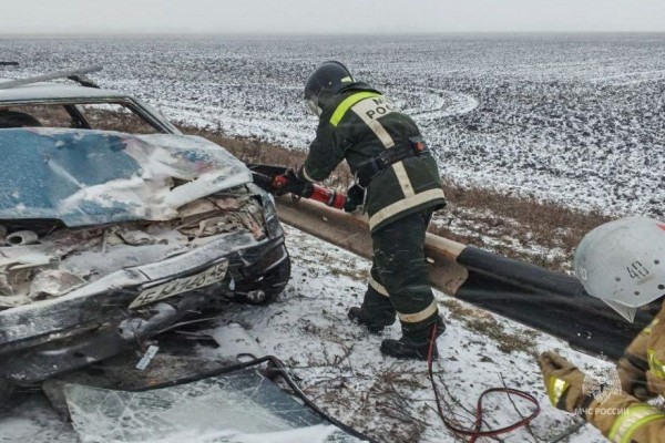 В Курганской области столкнулись 5 автомобилей, один загорелся