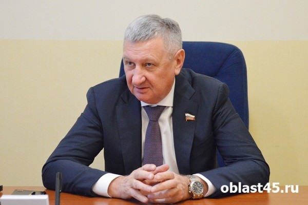 СВО, ремонты, работа: с какими вопросами идут курганцы к сенатору Муратову? СВО, ремонты, работа: с какими вопросами идут курганцы к сенатору Муратову?