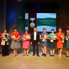 
											Губернатор Вадим Шумков вручил многодетным мамам региональные знаки отличия "Материнская слава"									