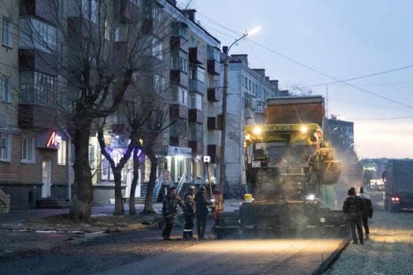 В Кургане начали асфальтировать очередной участок улицы Коли Мяготина В Кургане начали асфальтировать очередной участок улицы Коли Мяготина