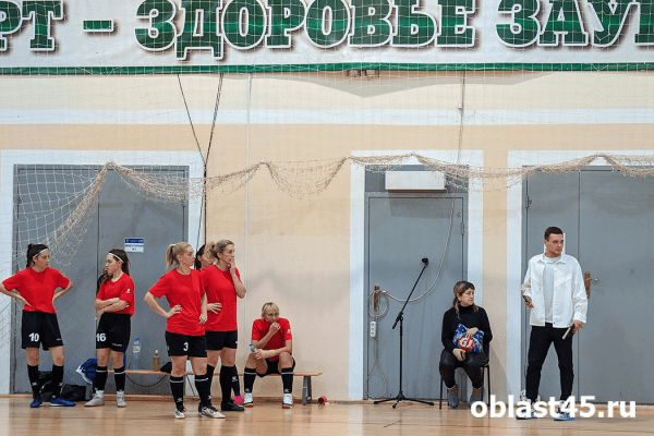 Курганское дерби: чем закончился матч двух женских футбольных команд?