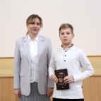 Заместитель губернатора Наталья Кирилова вручила паспорта граждан Российской Федерации юным жителям Курганской области
Заместитель губернатора Наталья Кирилова вручила паспорта граждан Российской Федерации юным жителям Курганской области