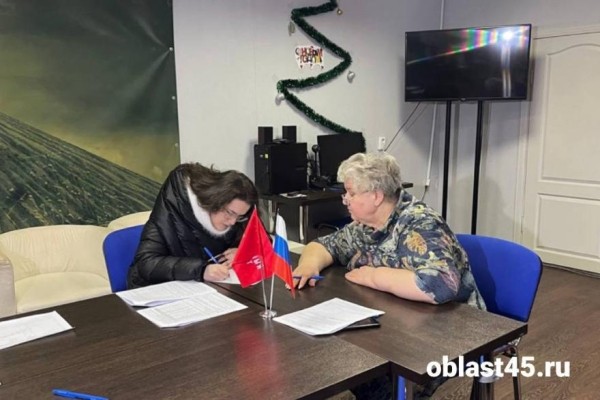 В Кургане собирают подписи в поддержку кандидатов в президенты РФ