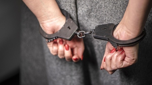 В Кургане задержали женщину, залившую водой Вечный огонь на Аллее славы В Кургане задержали женщину, залившую водой Вечный огонь на Аллее славы