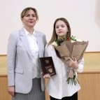 Заместитель губернатора Наталья Кирилова вручила паспорта граждан Российской Федерации юным жителям Курганской области
Заместитель губернатора Наталья Кирилова вручила паспорта граждан Российской Федерации юным жителям Курганской области