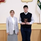 Заместитель губернатора Наталья Кирилова вручила паспорта граждан Российской Федерации юным жителям Курганской области
Заместитель губернатора Наталья Кирилова вручила паспорта граждан Российской Федерации юным жителям Курганской области