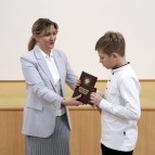 Заместитель губернатора Наталья Кирилова вручила паспорта граждан Российской Федерации юным жителям Курганской области
Заместитель губернатора Наталья Кирилова вручила паспорта граждан Российской Федерации юным жителям Курганской области