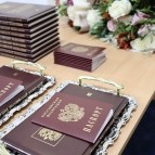 Заместитель губернатора Наталья Кирилова вручила паспорта граждан Российской Федерации юным жителям Курганской области
Заместитель губернатора Наталья Кирилова вручила паспорта граждан Российской Федерации юным жителям Курганской области