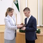 Заместитель губернатора Наталья Кирилова вручила паспорта граждан Российской Федерации юным жителям Курганской области
Заместитель губернатора Наталья Кирилова вручила паспорта граждан Российской Федерации юным жителям Курганской области