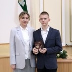Заместитель губернатора Наталья Кирилова вручила паспорта граждан Российской Федерации юным жителям Курганской области
Заместитель губернатора Наталья Кирилова вручила паспорта граждан Российской Федерации юным жителям Курганской области