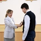 Заместитель губернатора Наталья Кирилова вручила паспорта граждан Российской Федерации юным жителям Курганской области
Заместитель губернатора Наталья Кирилова вручила паспорта граждан Российской Федерации юным жителям Курганской области