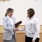 Заместитель губернатора Наталья Кирилова вручила паспорта граждан Российской Федерации юным жителям Курганской области
Заместитель губернатора Наталья Кирилова вручила паспорта граждан Российской Федерации юным жителям Курганской области