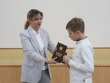 Заместитель губернатора Наталья Кирилова вручила паспорта граждан Российской Федерации юным жителям Курганской области
Заместитель губернатора Наталья Кирилова вручила паспорта граждан Российской Федерации юным жителям Курганской области