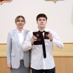 Заместитель губернатора Наталья Кирилова вручила паспорта граждан Российской Федерации юным жителям Курганской области
Заместитель губернатора Наталья Кирилова вручила паспорта граждан Российской Федерации юным жителям Курганской области