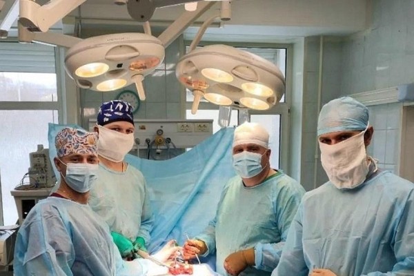 Курганский врач на Камчатке провёл показательные операции Курганский врач на Камчатке провёл показательные операции