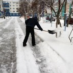 
											По поручению губернатора Вадима Шумкова санитарный патруль проконтролировал, как чистятся городские дворы после снегопада									