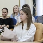Заместитель губернатора Наталья Кирилова вручила паспорта граждан Российской Федерации юным жителям Курганской области
Заместитель губернатора Наталья Кирилова вручила паспорта граждан Российской Федерации юным жителям Курганской области