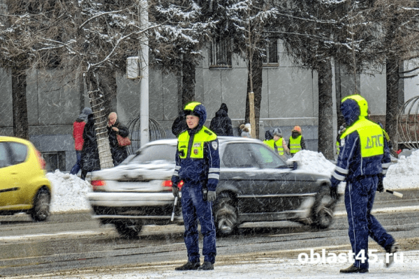 В Курганской области сохраняется опасность на дорогах В Курганской области сохраняется опасность на дорогах