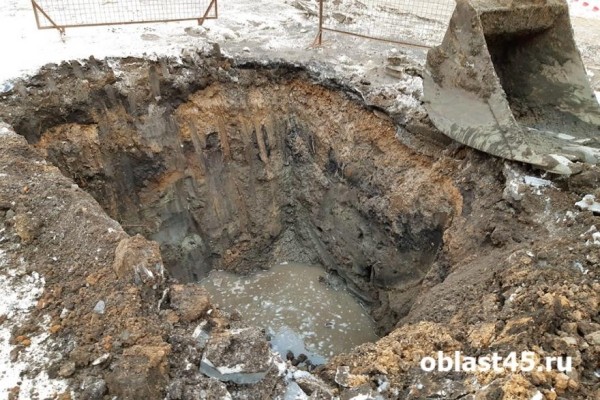 В Кургане в микрорайоне Рябково сузят дорогу из-за ремонта В Кургане в микрорайоне Рябково сузят дорогу из-за ремонта