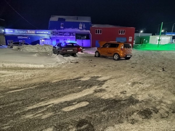 В Кургане водители двух ВАЗов предпочли не уступать дорогу В Кургане водители двух ВАЗов предпочли не уступать дорогу