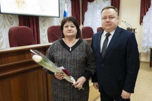 В Кургане судьям от имени Путина вручили медали «100 лет Верховному суду России» В Кургане судьям от имени Путина вручили медали «100 лет Верховному суду России»