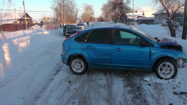 В Курганской области автоледи решила не уступать дорогу «Форду» В Курганской области автоледи решила не уступать дорогу «Форду»