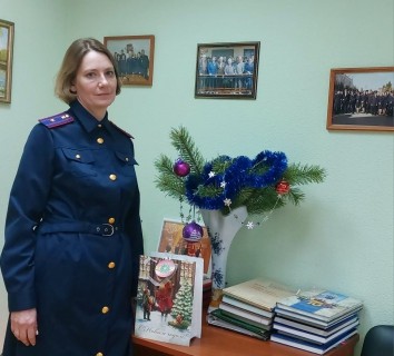 С наступающими Новым годом и Рождеством сотрудники следственного управления поздравили подшефного Тимошина Василия