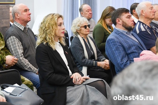 Депутат Госдумы Гурулёв побывал в Кургане на могиле своего первого командира Депутат Госдумы Гурулёв побывал в Кургане на могиле своего первого командира