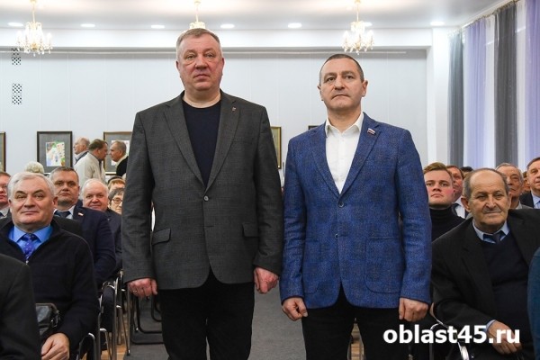 Депутат Госдумы Гурулёв побывал в Кургане на могиле своего первого командира Депутат Госдумы Гурулёв побывал в Кургане на могиле своего первого командира