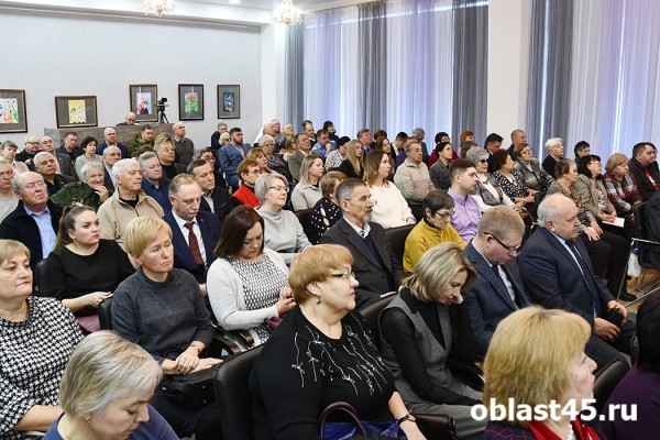 Депутат Госдумы Гурулёв побывал в Кургане на могиле своего первого командира Депутат Госдумы Гурулёв побывал в Кургане на могиле своего первого командира