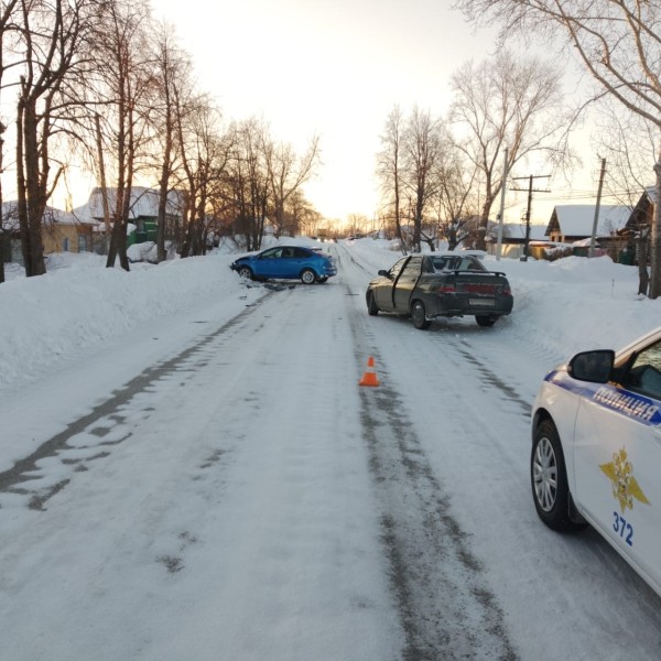 В Курганской области автоледи решила не уступать дорогу «Форду» В Курганской области автоледи решила не уступать дорогу «Форду»