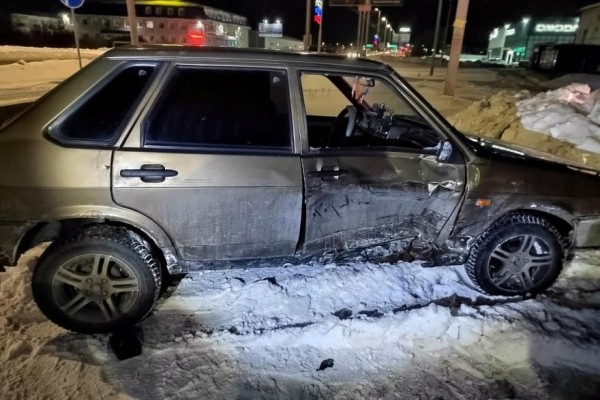В Кургане водители двух ВАЗов предпочли не уступать дорогу В Кургане водители двух ВАЗов предпочли не уступать дорогу