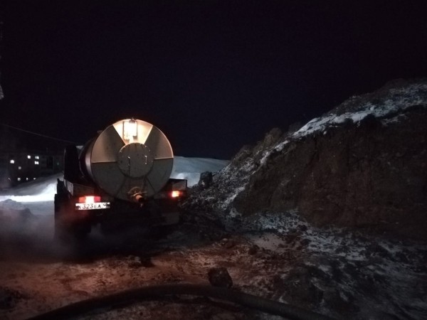 В Кургане коммунальщики всю ночь устраняли аварию в Заозёрном В Кургане коммунальщики всю ночь устраняли аварию в Заозёрном