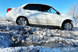 Власти Кургана пообещали отогреть трубу, где затопило дорогу возле шоссе Тюнина
