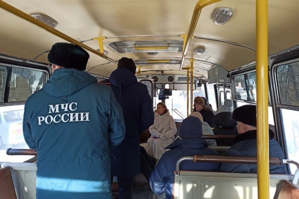 Власти Кургана провели выездное совещание на месте пожара, где погибли два человека Власти Кургана провели выездное совещание на месте пожара, где погибли два человека