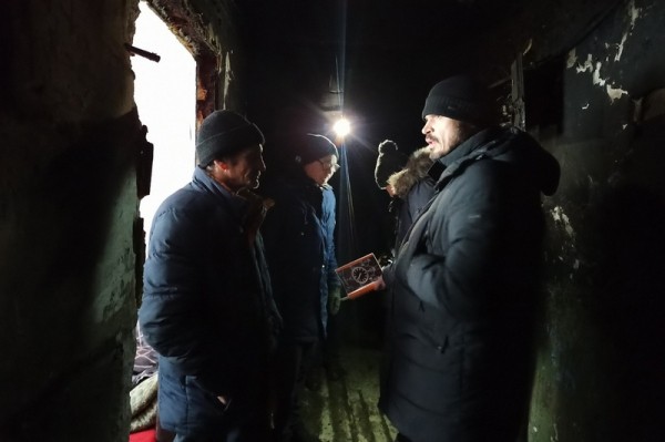 Власти Кургана провели выездное совещание на месте пожара, где погибли два человека Власти Кургана провели выездное совещание на месте пожара, где погибли два человека