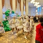 Губернатор Вадим Шумков вместе с многодетными и молодыми семьями дал старт Году семьи в Курганской области
Губернатор Вадим Шумков вместе с многодетными и молодыми семьями дал старт Году семьи в Курганской области