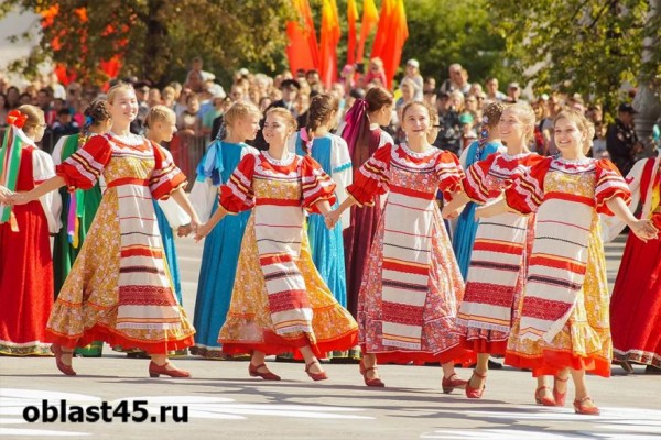 Уличные гуляния и баранки с чаем ждут курганцев на фольклорном празднике Уличные гуляния и баранки с чаем ждут курганцев на фольклорном празднике