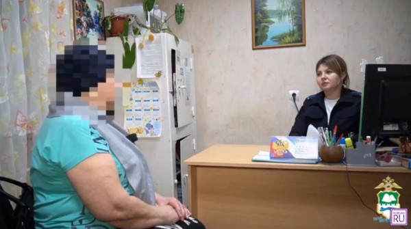 Курганский библиотекарь спасла пенсионерку от мошенников
