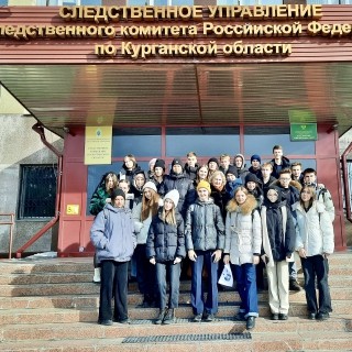 Сотрудники следственного управления рассказали школьникам о профессии следователя