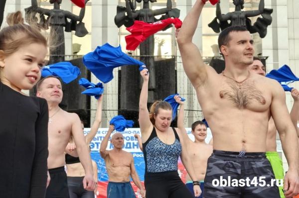 Курганцы массово облились ледяной водой
