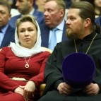 Губернатор Вадим Шумков вместе с многодетными и молодыми семьями дал старт Году семьи в Курганской области
Губернатор Вадим Шумков вместе с многодетными и молодыми семьями дал старт Году семьи в Курганской области