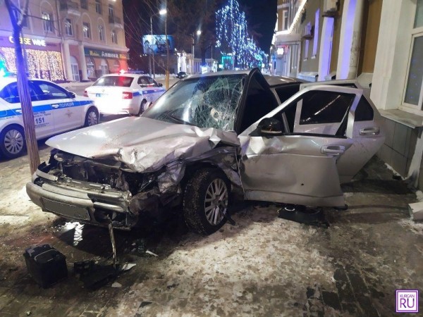 В аварии в центре Кургана пострадали два человека