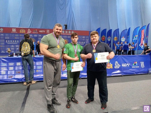 Курганские армрестлеры завоевали медали чемпионата и первенства УрФО Курганские армрестлеры завоевали медали чемпионата и первенства УрФО