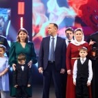 Губернатор Вадим Шумков вместе с многодетными и молодыми семьями дал старт Году семьи в Курганской области
Губернатор Вадим Шумков вместе с многодетными и молодыми семьями дал старт Году семьи в Курганской области