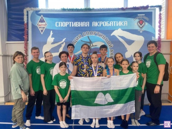 Акробаты из Кургана стали лучшими в УрФО