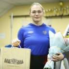 Губернатор Курганской области поздравил одну из ведущих спортсменок региона Анну Васильеву
Губернатор Курганской области поздравил одну из ведущих спортсменок региона Анну Васильеву