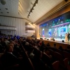 Губернатор Вадим Шумков вместе с многодетными и молодыми семьями дал старт Году семьи в Курганской области
Губернатор Вадим Шумков вместе с многодетными и молодыми семьями дал старт Году семьи в Курганской области