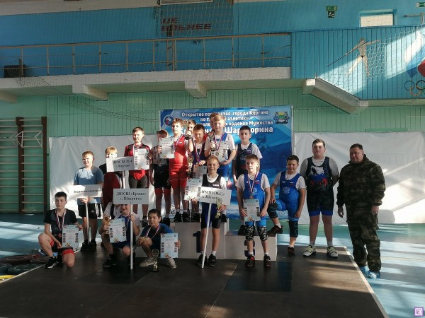 В Кургане выбрали самого сильного штангиста среди подростков В Кургане выбрали самого сильного штангиста среди подростков