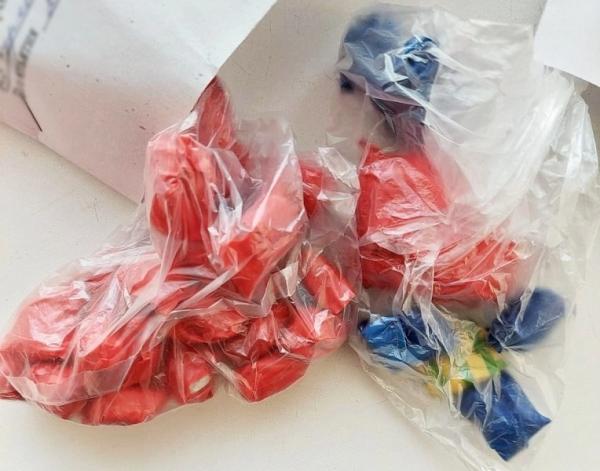 В Кургане у молодого человека нашли более 30 свёртков с наркотиками